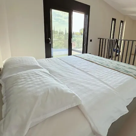 Gyalia House No 3 Sea View * 尼基季
