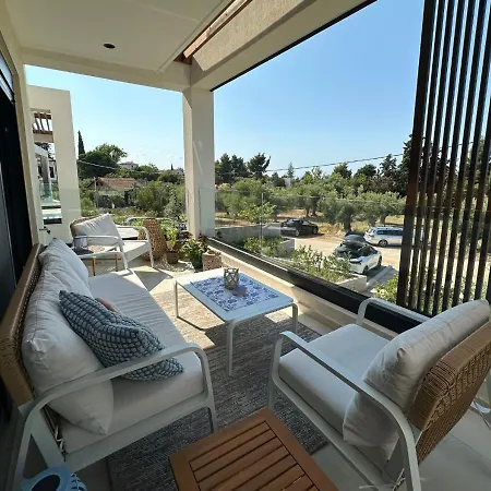 Vila Sea View For Rent - Gyalia House No 3 *