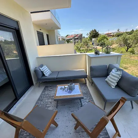 Gyalia House No 3 Sea View *