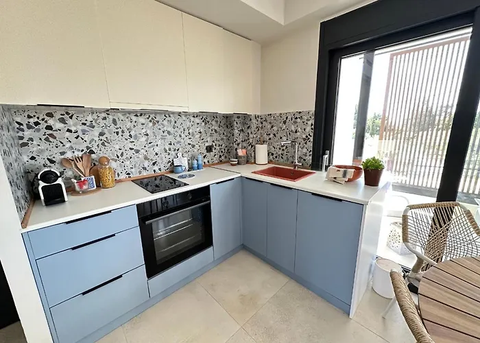 Sea View For Rent - Gyalia House No 3 *