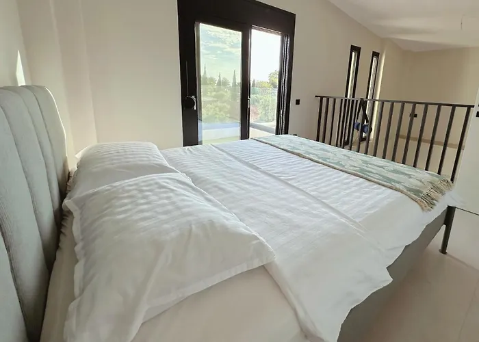 Sea View For Rent - Gyalia House No 3 * ניקיטי