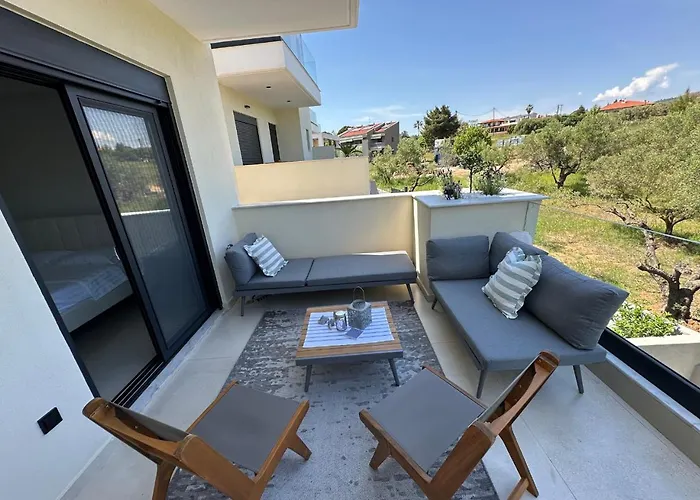 Sea View For Rent - Gyalia House No 3 *