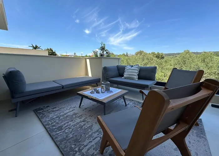 Gyalia House No 3 Sea View Villa *